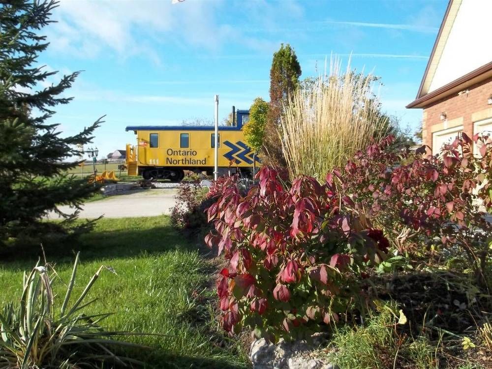 Clearview Station & Caboose B&B Creemore Exterior photo